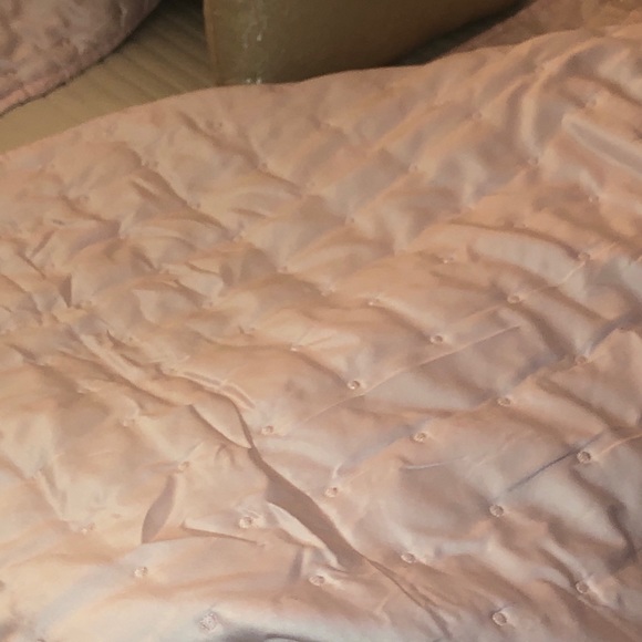 TAHARI beautiful sateen comforter/2 standard shams - Picture 11 of 14